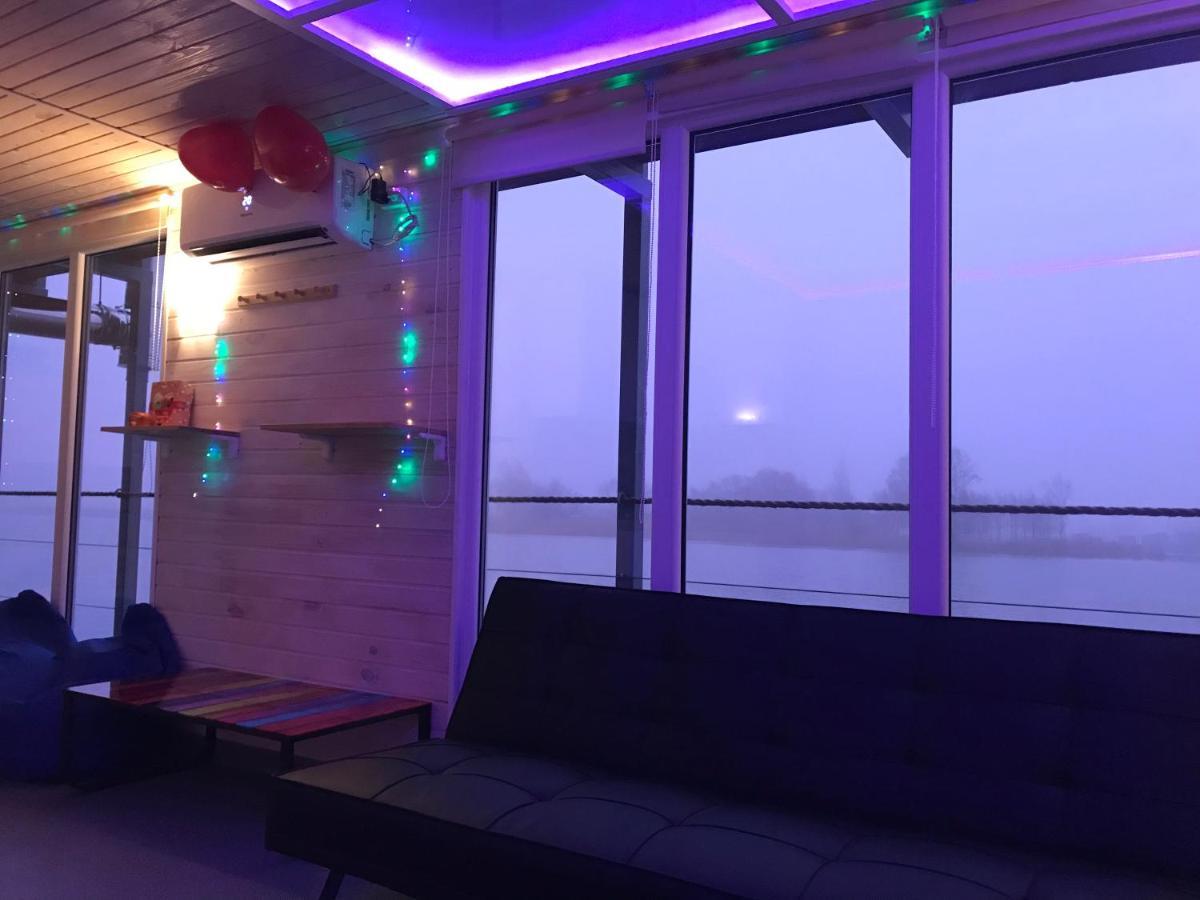 Houseboat On The Water Hotel Liepaja Exterior photo