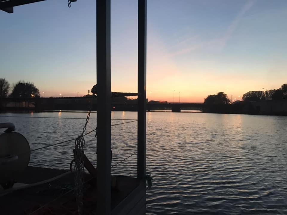 Houseboat On The Water Hotel Liepaja Exterior photo